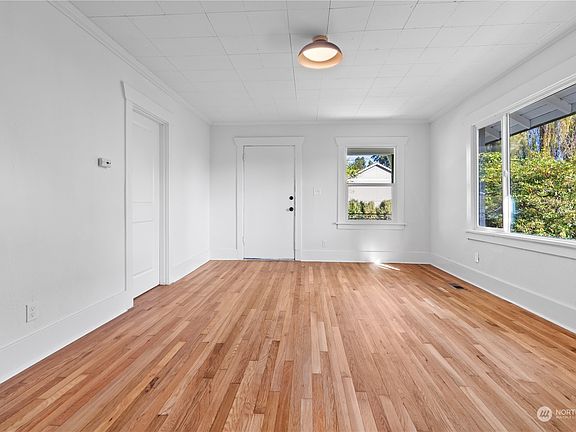 4th image of 840 E 47th Street