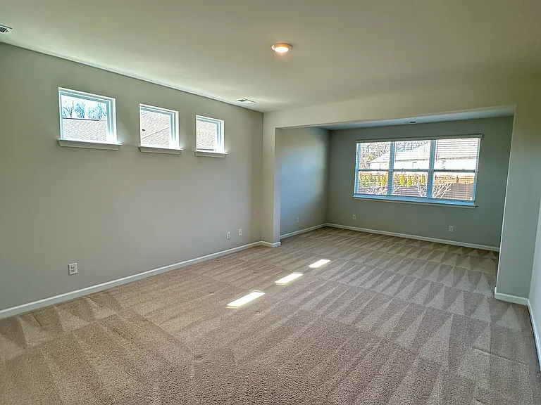 304 Greymoor Ln — Photo 12