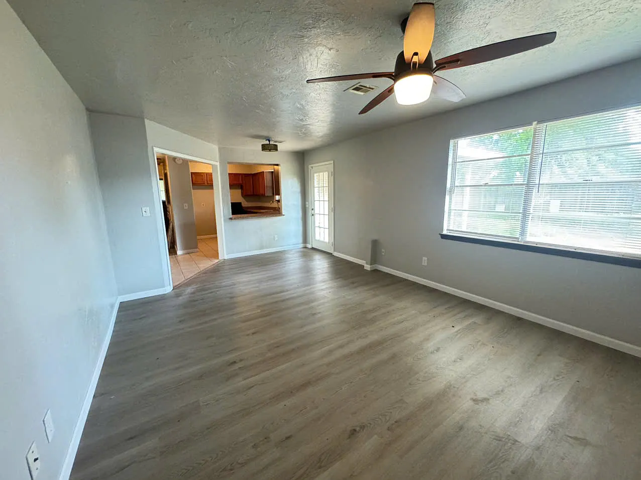 4708 Woodview Dr — Photo 4