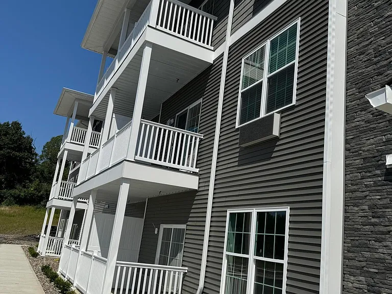 101 Circle Dr — Photo 2