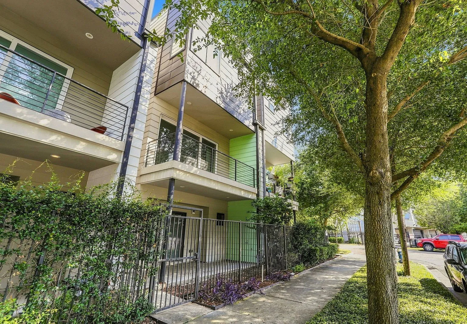 3 bed, 3.5 bath, 2227 sqft, $3,200 — Photo 1