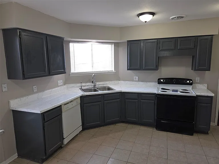 6303 Gladewell Dr — Photo 9