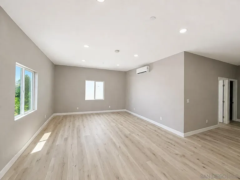 5372 Nutmeg St — Photo 5