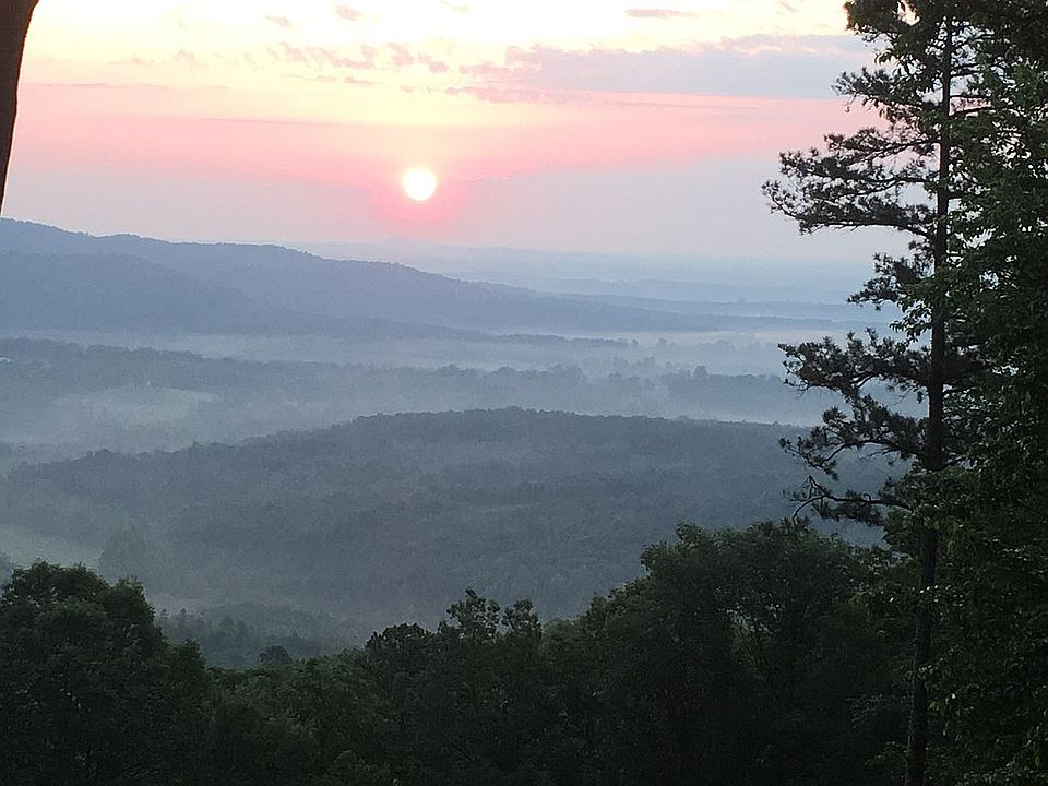 Stunning views of mountains 