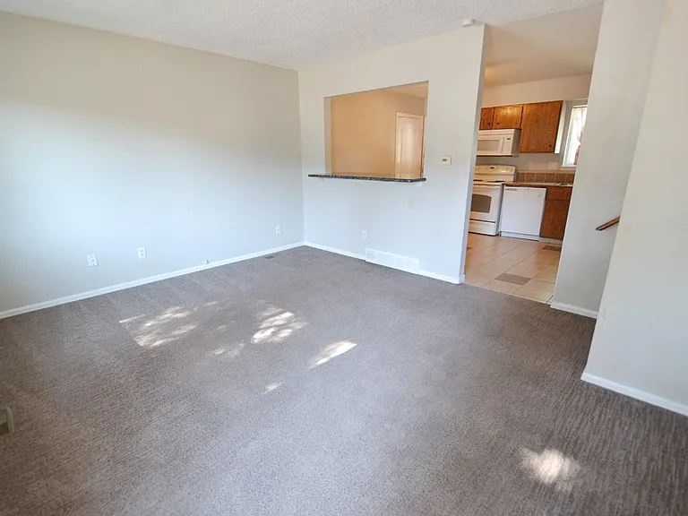 316 Poe Pl — Photo 3