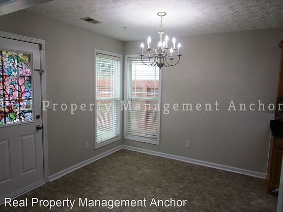 5th image of 2002 Briar Creek Ct NE
