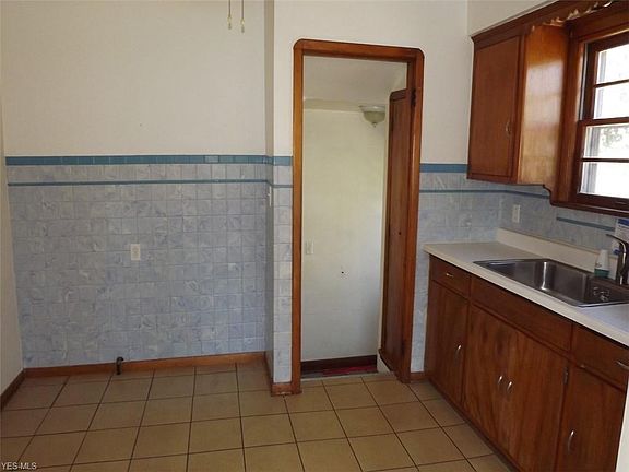 5th image of 3910 Milford Ave