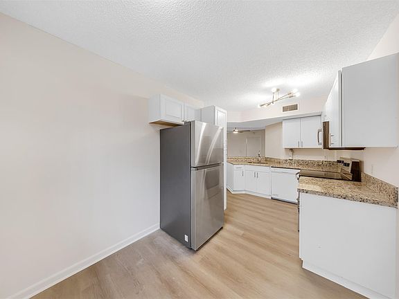 4th image of 8977 Wiles Rd APT 102