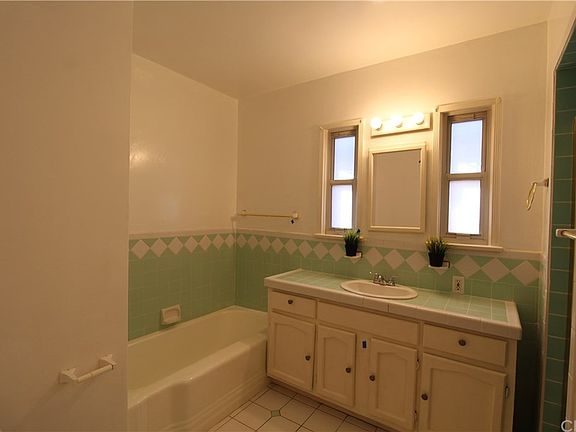 5th image of 2051 W 99th St