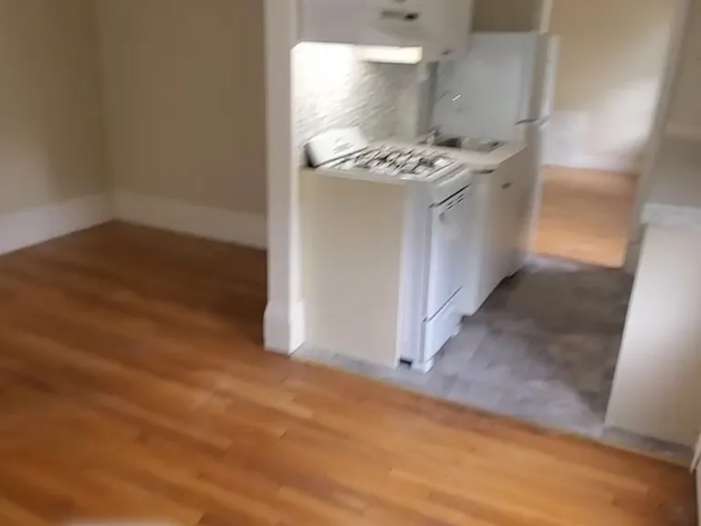 47 Railroad Ave #2R — Photo 3