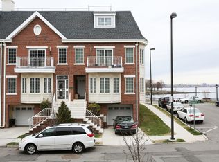 322 Soundview Ln FLOOR 2, College Pt, NY 11356