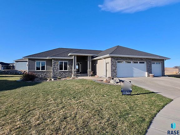 3rd image of 2824 E Sunflower Cir