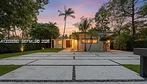 550 S Shore Dr — Photo 1