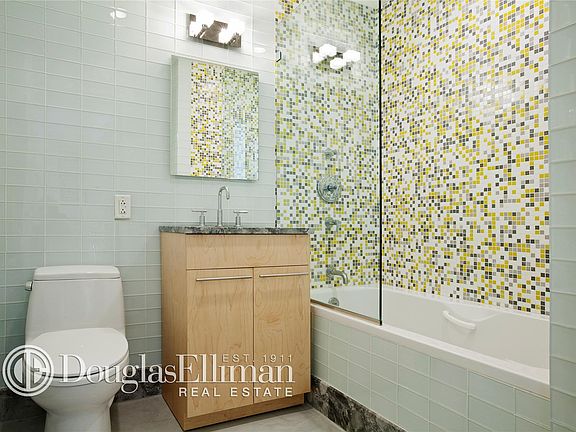 3rd image of 517 W 46th St APT 102