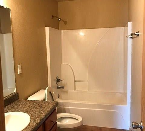3rd image of 1808 Wooddale Ct