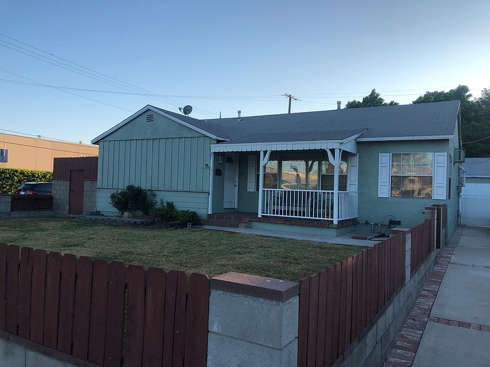 Gated privately front yard