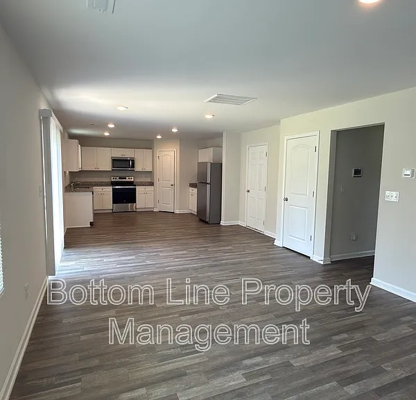 1035 Pepper Ln — Photo 7