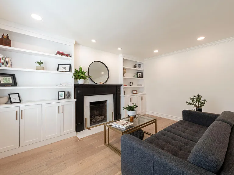 2201 E Wilson Ave — Photo 2