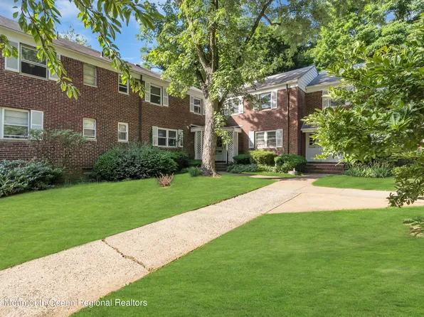 95 Manor Dr, Red Bank, NJ 07701