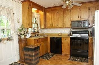 4th image of 221 W Bethel Dr