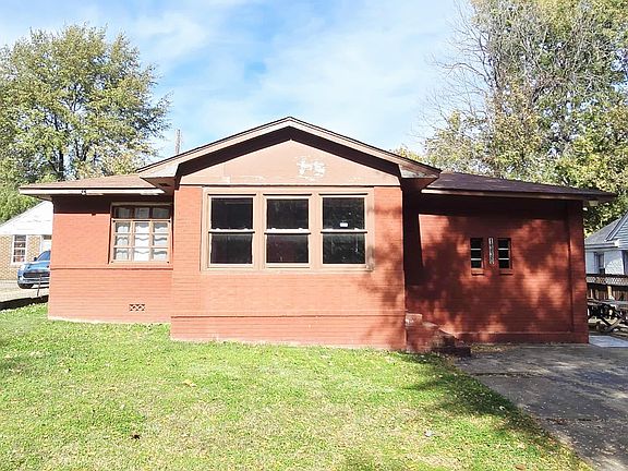 2nd image of 1330 S Parkway Ave