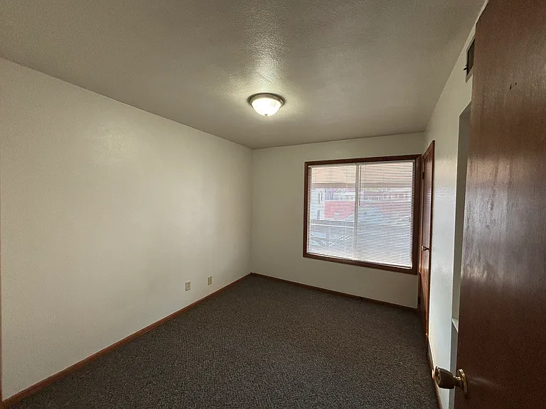 Ellis Apartments — Photo 7