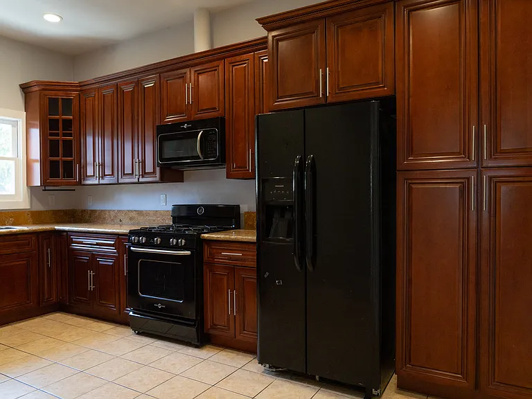 2820 Manitou Ave — Photo 11