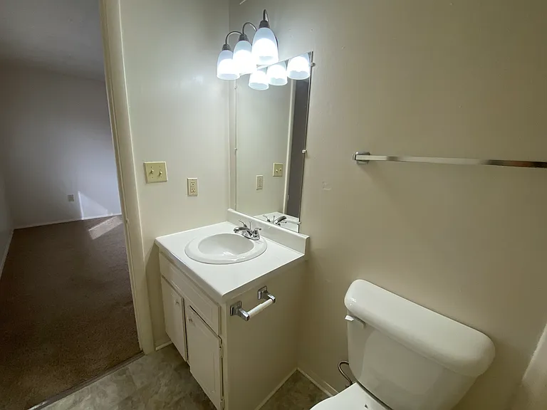 County Green Apartments — Photo 95