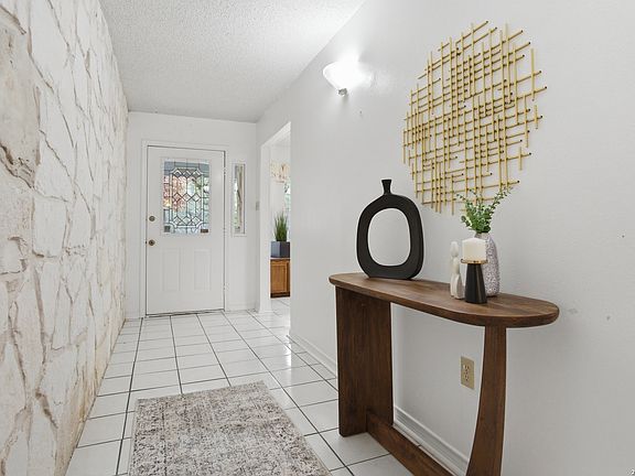 4th image of 261 Fawn Ln