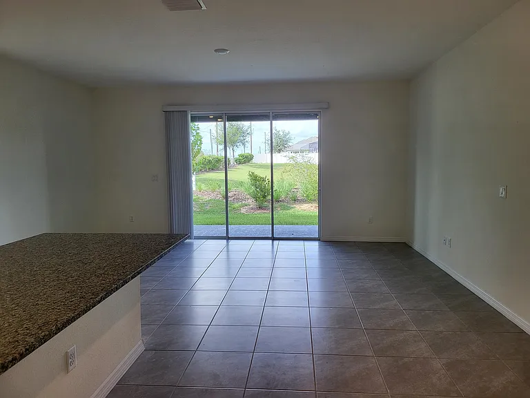 1204 Draintree St — Photo 9