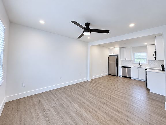 5th image of 110 E 30th St