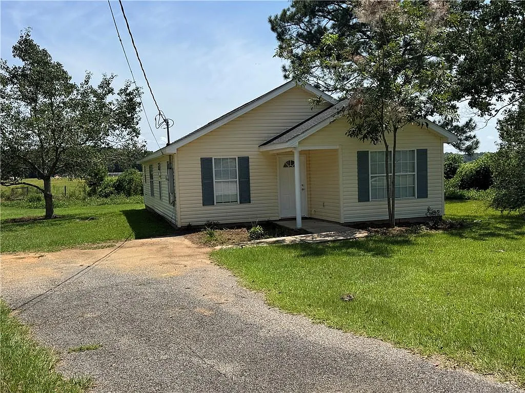 3 bed, 2.0 bath, 1272 sqft, $1,800 — Photo 2