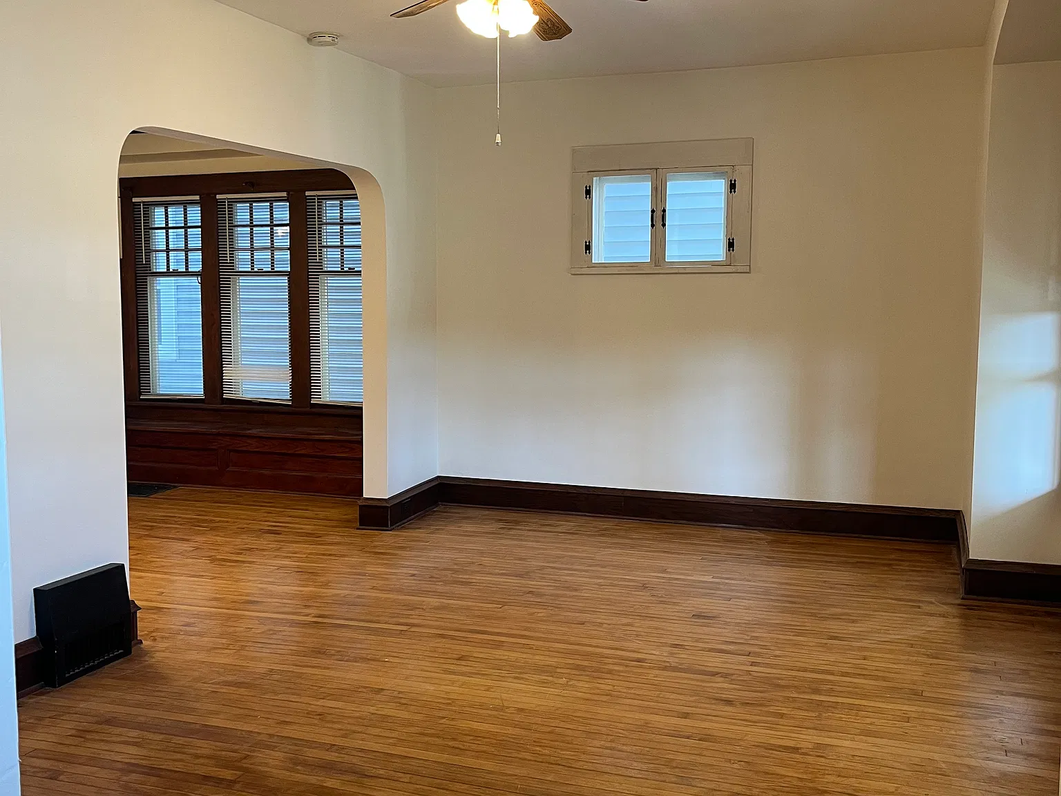 2 bed, 1000 sqft, $1,600 — Photo 2