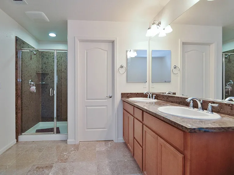 2540 Lakeport Dr — Photo 6