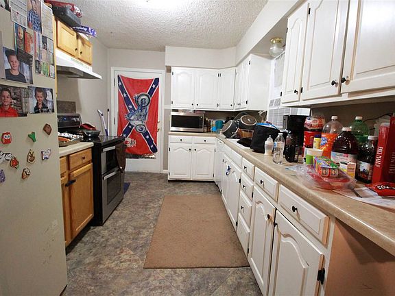3rd image of 800 NE 7th St