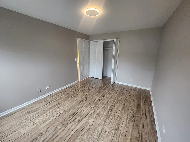 221 Norfolk Ct — Photo 14