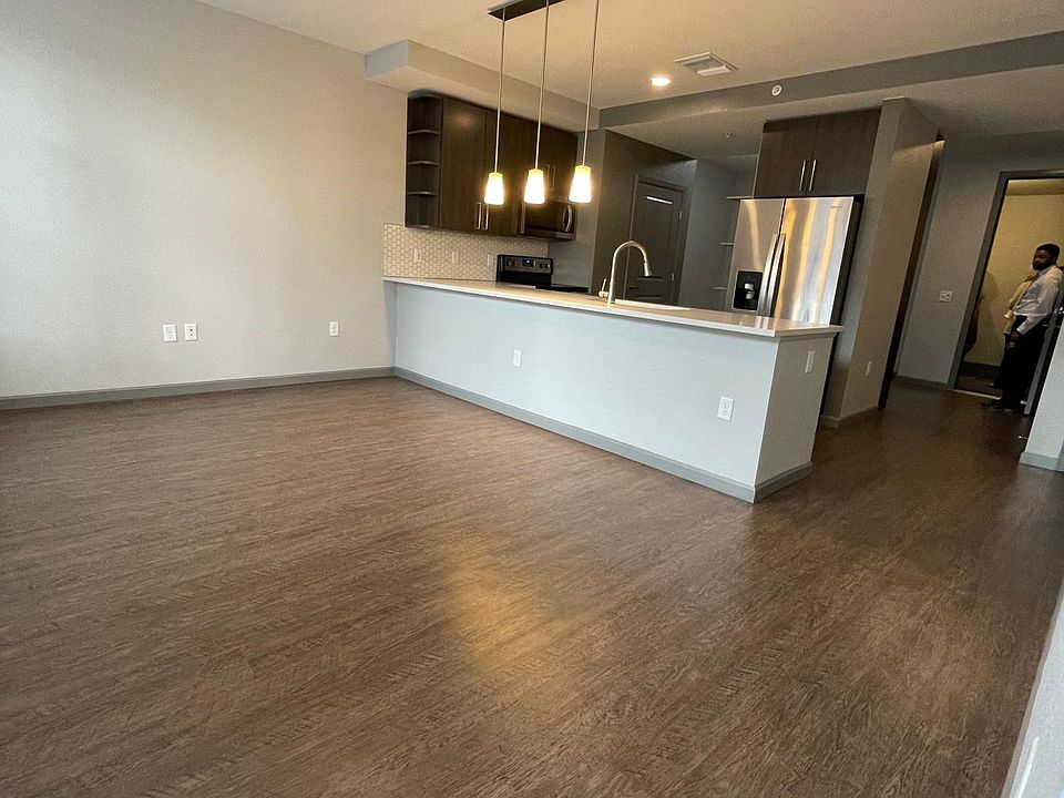 1st image of 549 Park Ave W #1227