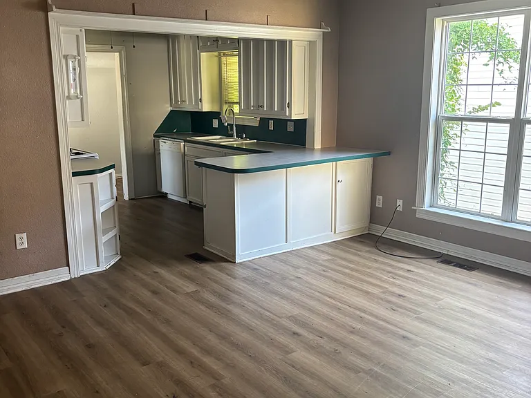 122 S Dixon Ave — Photo 10
