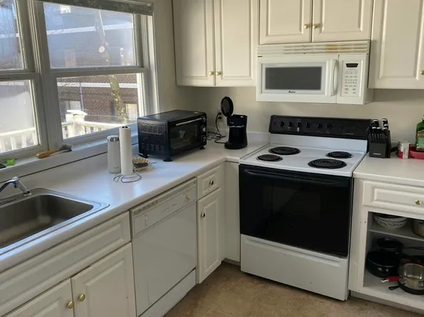 8 Glencoe St #5A, Brighton, MA 02135