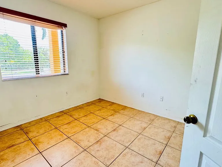 9340 Fontainebleau Blvd #406 — Photo 4