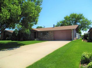 313 Elizabeth Ln, Mccook, NE 69001