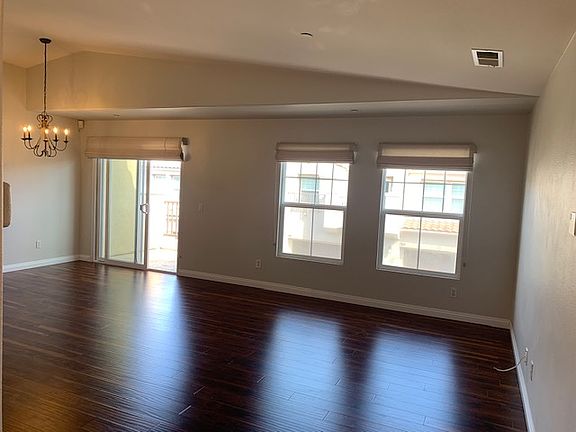 4th image of 243 Aurora Ave #1