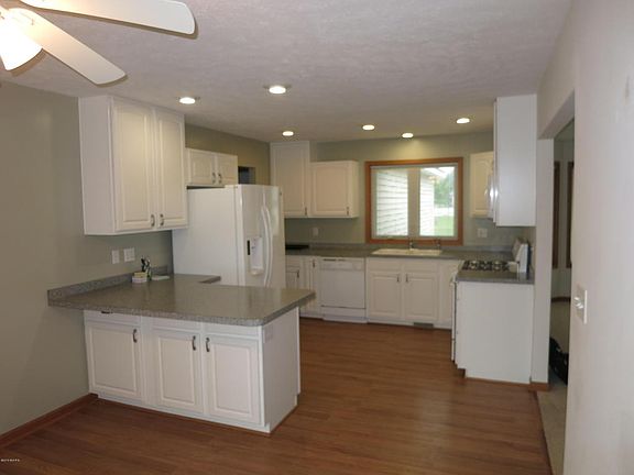 4th image of 805 Bardeen Ct