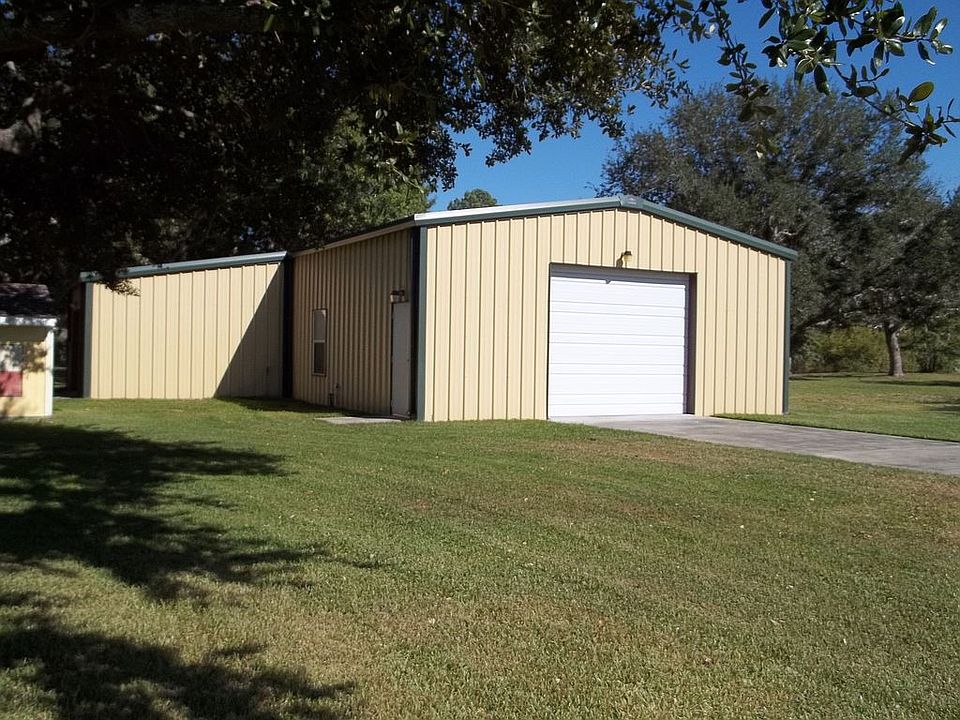 Huge shop has it's own driveway