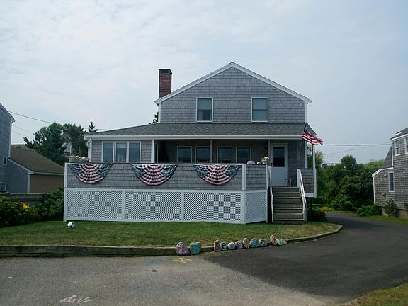 Fantastic, relaxing oceanfront 4 bedroom 1.5 bath home steps to Egypt Beach