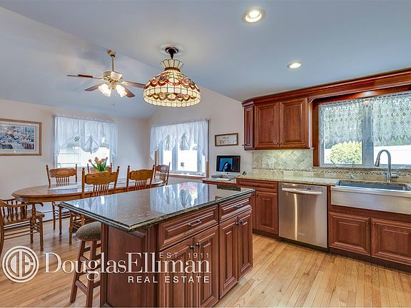 4th image of 3 Hemlock Ln
