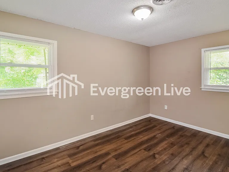 2124 Cottingham Dr — Photo 12