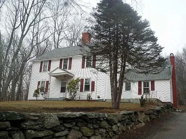 7 Heroux Dr, North Smithfield, RI 02896