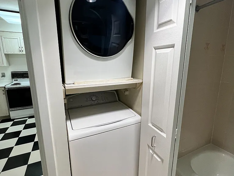 284 Bloor St W #204 — Photo 9