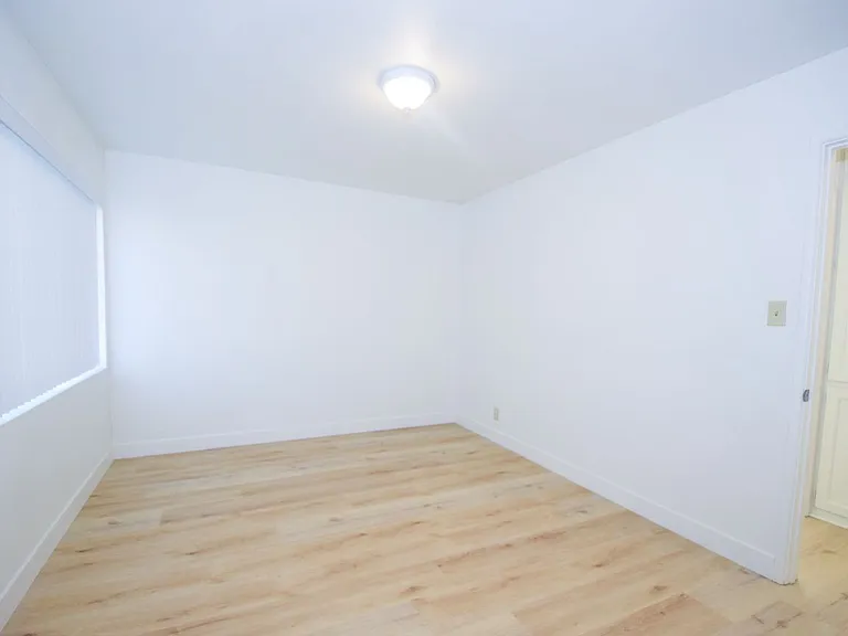 125-141 W Hill St — Photo 13